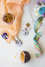 BAILA KORVIKSET - mustavalko/helmi