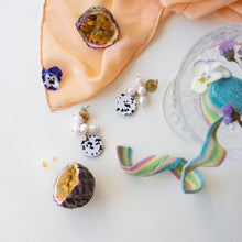 BAILA KORVIKSET - mustavalko/helmi