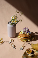 KIPPIS KORVIKSET - mustavalko/helmi